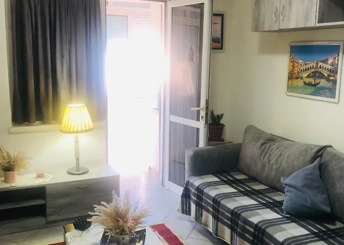 Too Cozzy Flat * 地拉那