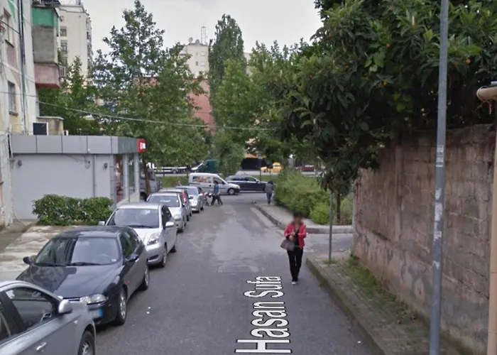 Too Cozzy Flat טיראנה