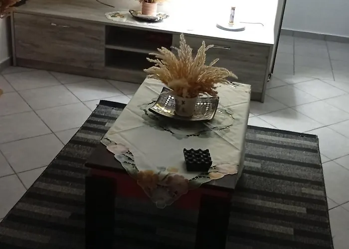 Too Cozzy Flat טיראנה